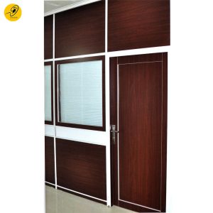 پارتیشن چوبی با پرده و شیشه دارکوب