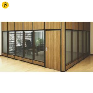پارتیشن چوبی با پرده و شیشه دارکوب