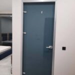 درب شیشه ای با شیشه لاکوبل